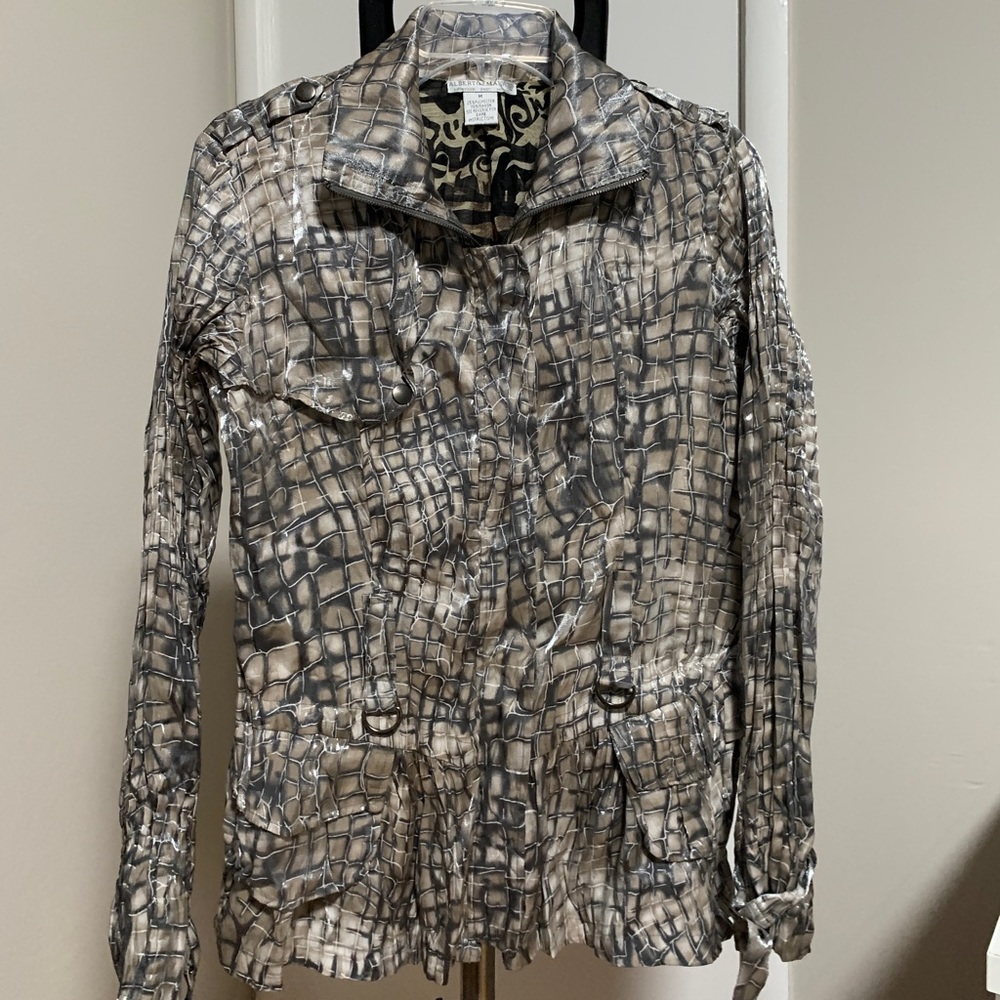 Alberto Makali Size M, only worn once, runs a little small.